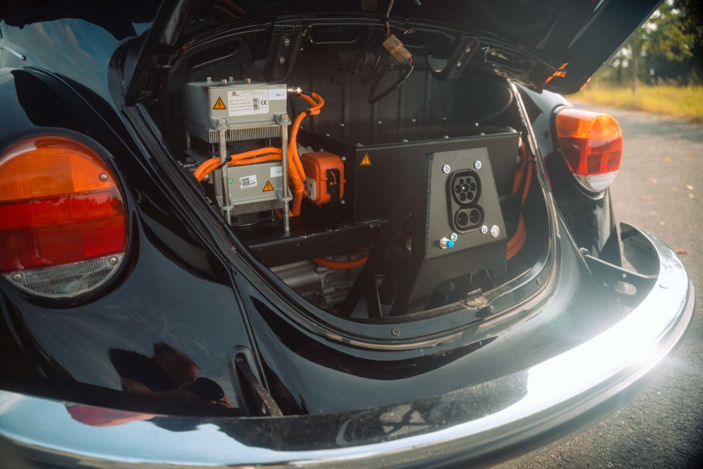 VW Käfer 1303 Elektroumbau mit Tesla-Antrieb Seitenansicht