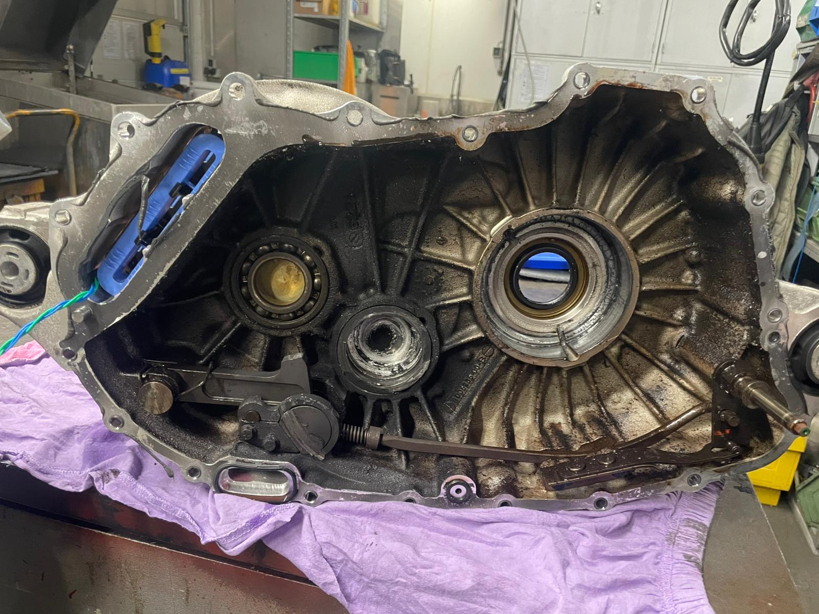 Geschmolzene Kunststoffteile im Getriebe durch extreme Überhitzung